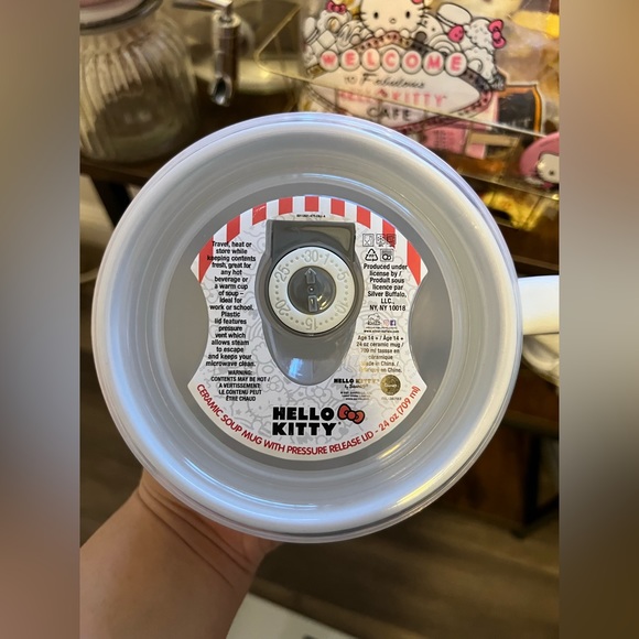 Hello Kitty Ceramic Mug with lid - Picture 3 of 8